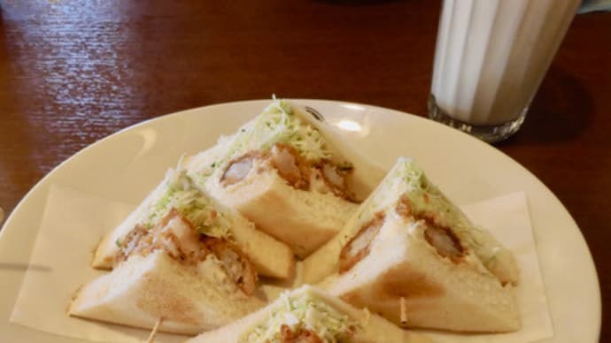 KURO珈琲店のエビフライサンド