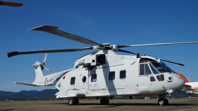 海上自衛隊の哨戒ヘリコプター掃海・輸送ヘリコプター　見に行きたいなぁ