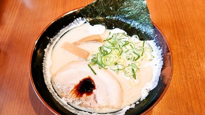 壱角家(浦安店)で博多とんこつラーメン(2023年1月21日)