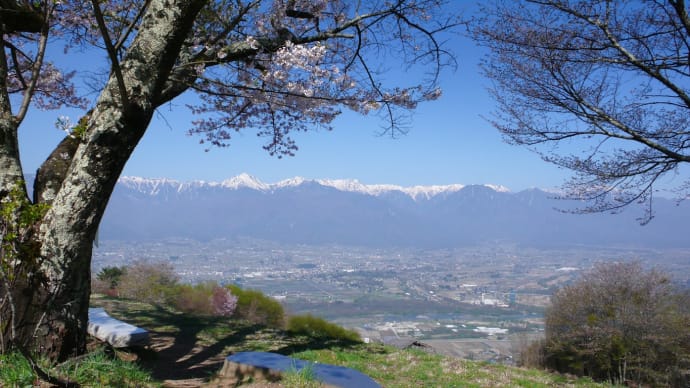 長峰山と無慈悲な青空