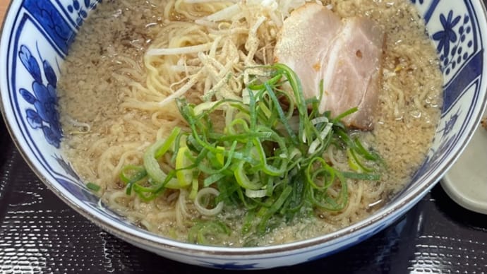 醤油ラーメンとおにぎり
