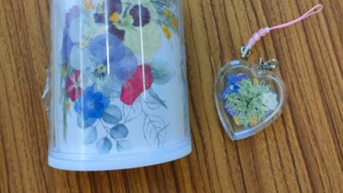 ペンスタンドとキーホルダー(押し花)