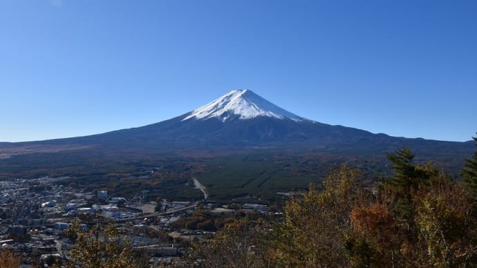 もみじ狩り 山梨県南都留郡富士河口湖町 富士パノラマロープウェイ(2)青空と富士山