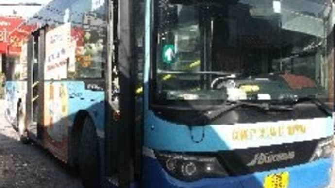 ハノイの市街地から川を挟んだバッチャン村には、面白い形の陶器博物館やバッチャン焼きの工房があって、半日くらいの散歩にいいところです(ベトナム)