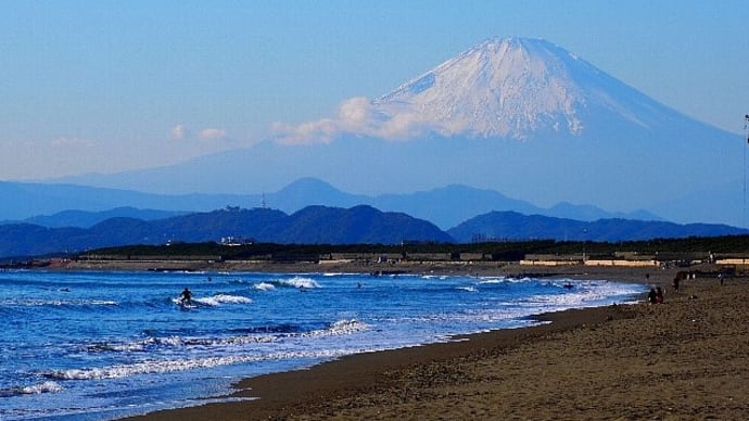 小春日和の湘南海岸を歩く