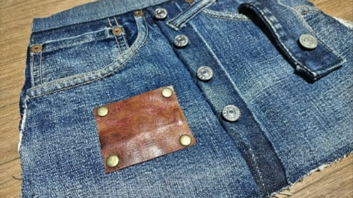 ダメージジーンズから制作中のがま口、表パーツ制作中〜👍