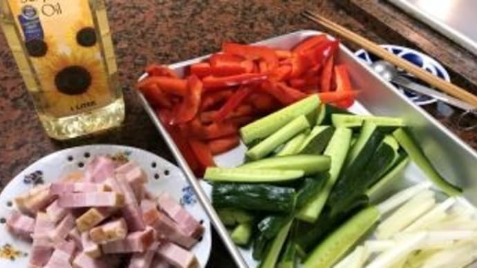 夏野菜と厚切りベーコンのカレー炒め