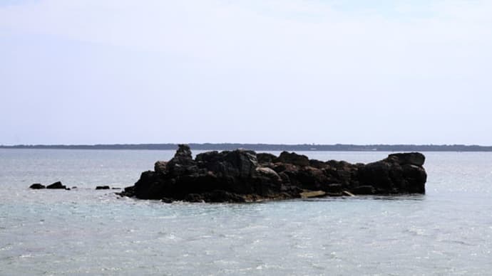 石垣島にも、軍艦岩あります。