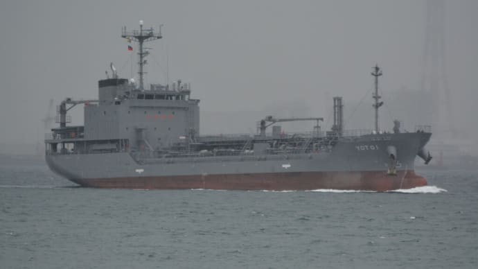 海上自衛隊　油槽船1号型（ YOT-01 class oil tanker）　呉に向かう　油槽（ゆそう）関門海峡航行姿