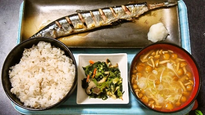 家で焼魚定食(秋刀魚の塩焼き、なめこ汁等)(2019年8月31日)