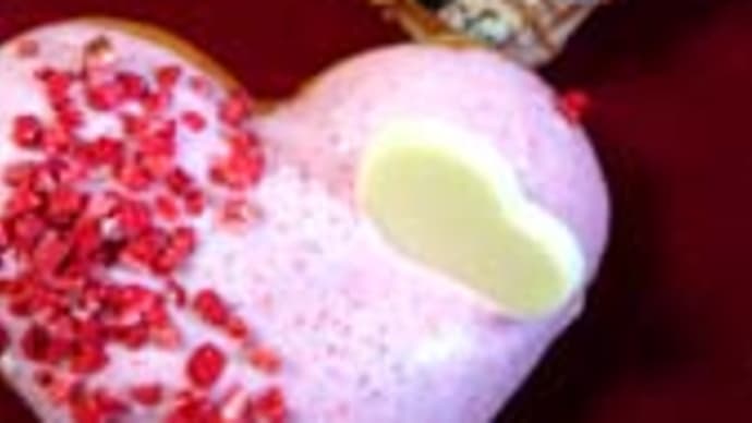 クリームクリスピードーナッツのストロベリーダブルハートとチョコモカハート