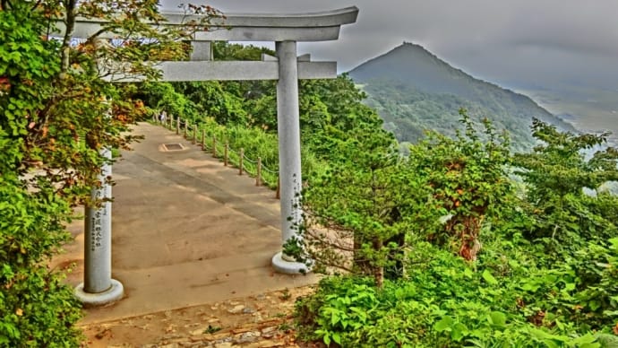 「三足富士」弥彦山、「岩室富士」松ヶ岳