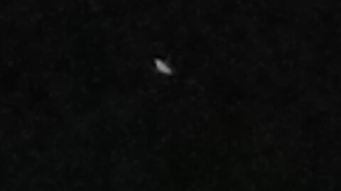 飛行機UFOとエンジェルナンバー4444