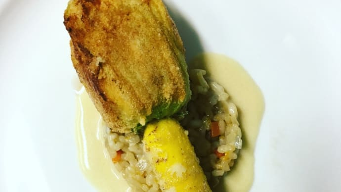 『Muniel avec une courgette de fleur farcie au brandard』
