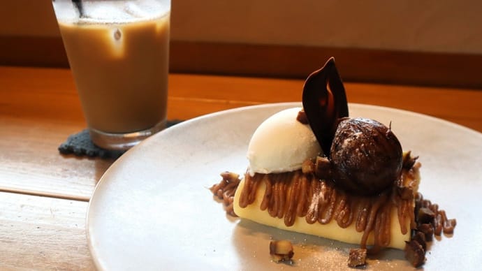 いすみ市、ハルフロマジュリ・カフェでマロンのクレープを食べました。