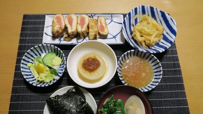 田舎定食、大根と油揚げとかき揚げ、炊屋食堂の質素倹約一汁三菜、簡単安く旨く・・・庶民の味。