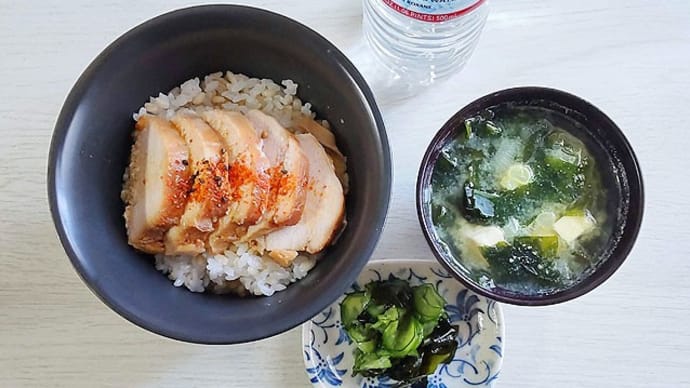 11月11日 鶏チャーシュー丼定食飲酒。