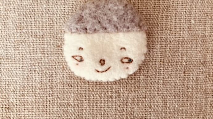 ブローチと小銭入れ制作中