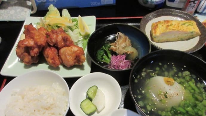 「おいしい台所12か月」の日替わりランチは、鳥唐揚げとカブのあんかけ汁定食