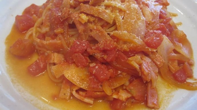 朝食は、トマトたっぷりパスタ。