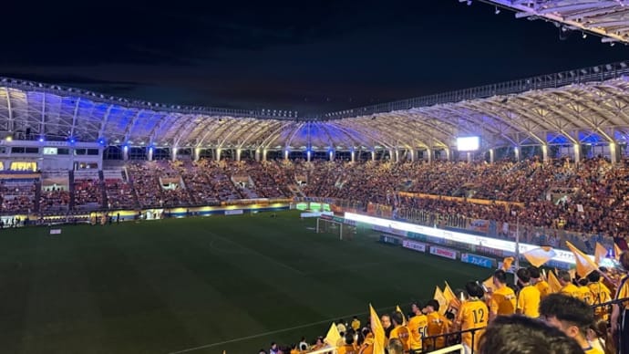 夜はサッカー観戦です