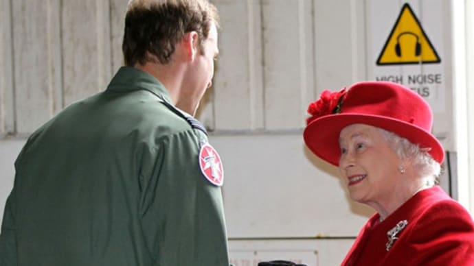 エリザベス女王、ウィリアム王子勤務チェック
