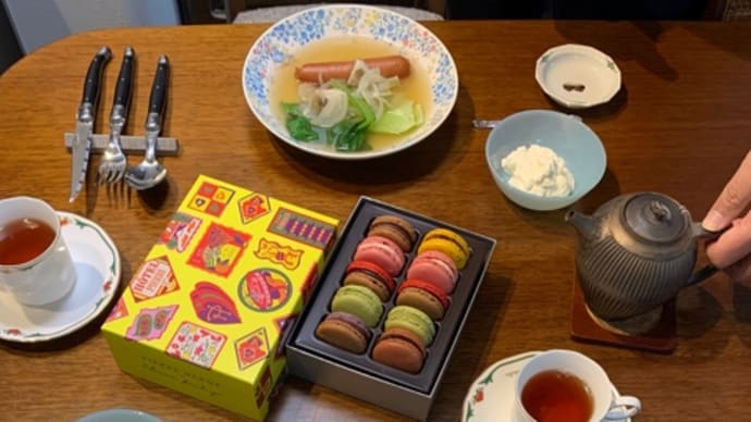 2月のある日、幸せなパリの朝食