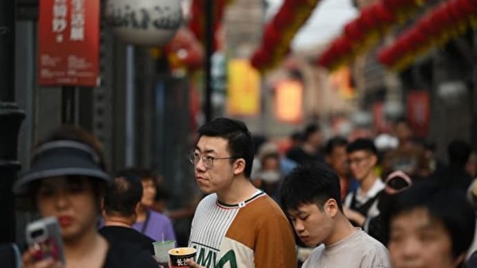 中国メーデー休み、目立つのは貧乏旅行ばかり 「偽りの繁栄」のなかで「酔生夢死」を指向する人たち