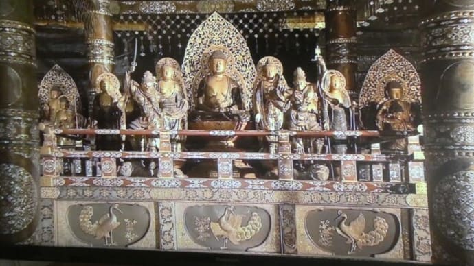 中尊寺金色堂（国宝）内の仏像群