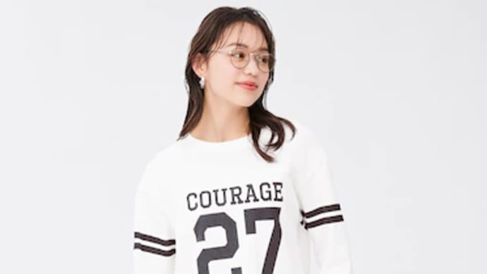 GUのロゴTシャツ