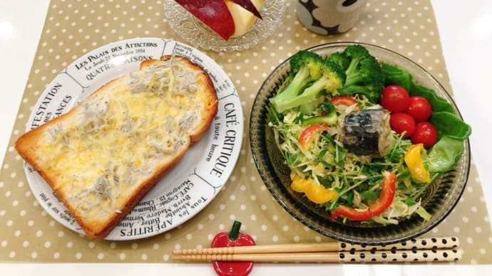 しらすチーズトーストで朝ごはんと、雨の東京
