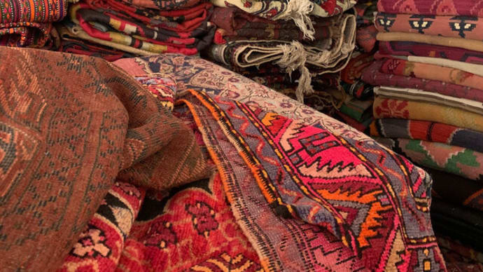 ジョージアでコーカサスの絨毯やキリムを宝探し