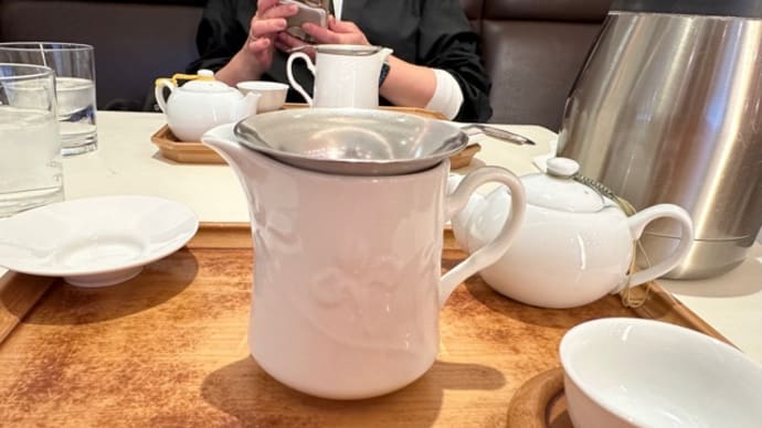 マンゴージュレと杏仁のパフェ  in  茶語 TEA SALON 新宿髙島屋店 （Cha Yu）