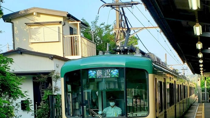 江ノ電、極楽寺駅~鎌倉高校前駅~片瀬江ノ島駅など。