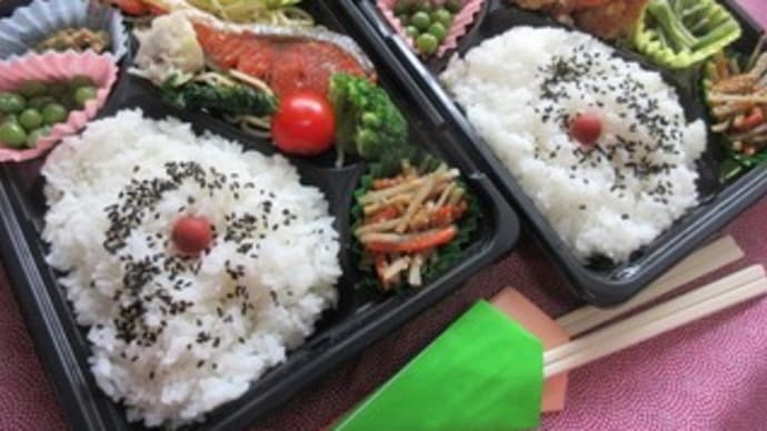 「レインボー多賀城(つつみ屋レインボー)」、おかずいろいろ、鶏の唐揚げ弁当と鮭弁当