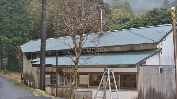 雨上がる、屋根上る