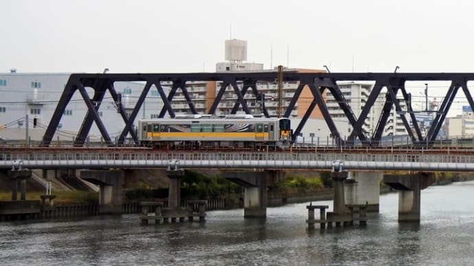 JR西日本DEC700おおさか東線試運転（４）－神崎川橋梁でサイドビュー