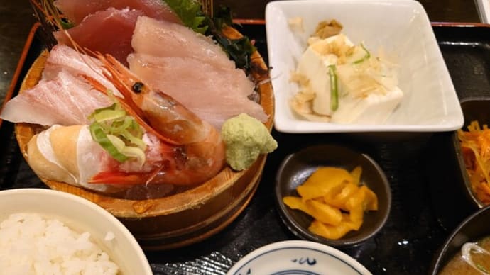 お昼はまた「目利きの銀次」で食べました✌(10/26)