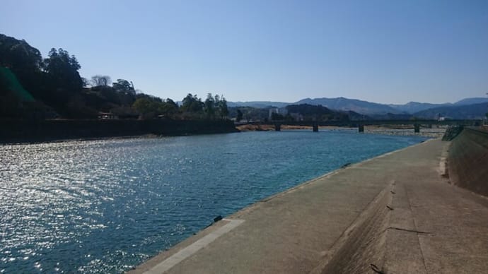 球磨川下り発船場「HASSENBA」が青い空に似合う