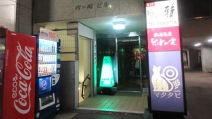 「天山」。半チャンミート焼きそばは、炒飯+ひき肉あんかけ焼きそば+スープ。
