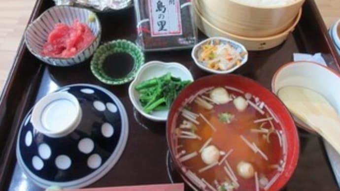 「otomo.（おとも）」、3月28日のご飯セット600円は、海鮮ホイル焼きとマグロの中おち