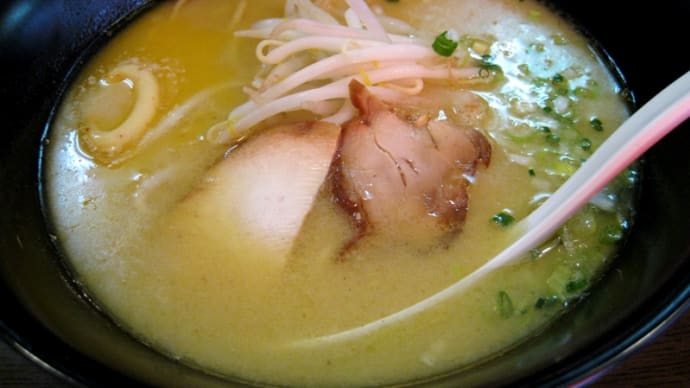 TOKYO鶏そばTOMO＠ ガーリックバターとろける絶品鶏白湯！