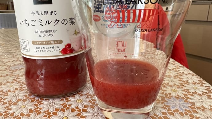 牛乳と混ぜるいちごミルクの素を炭酸水で割ってみた!