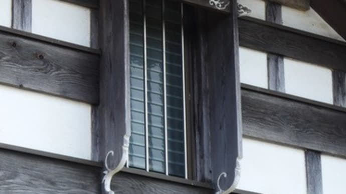 水戸で見られる蔵の妻にある窓