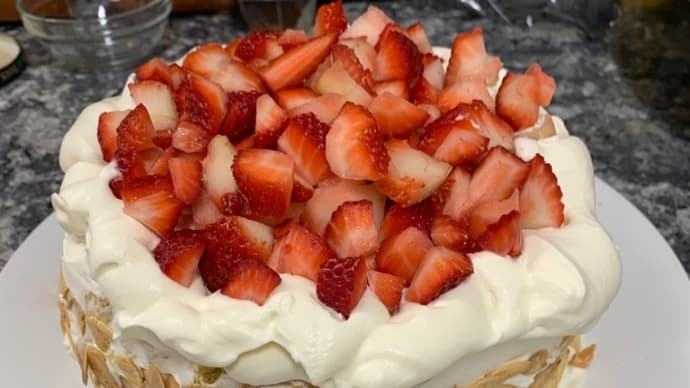 久しぶりにイチゴのショートケーキ、イースタークッキー