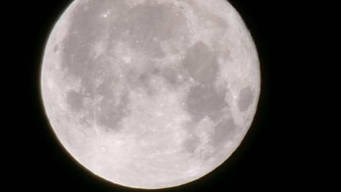 カメラのズームで月を撮ってみた
