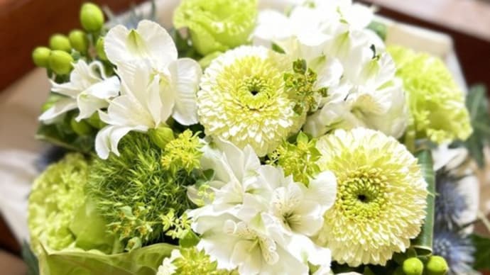 白グリーン系の贈り花