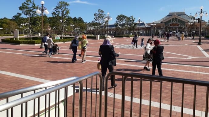 東京ディズニーランド中央入り口風景