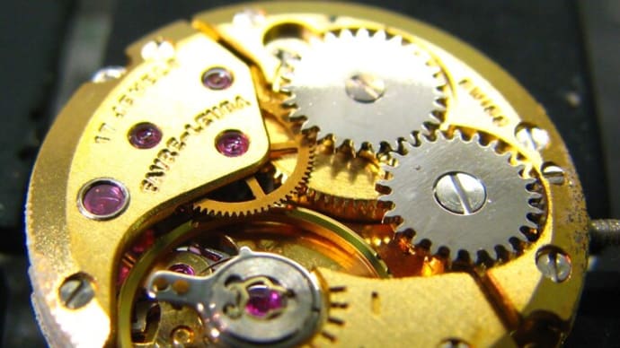 スイス製の手巻き時計を修理です