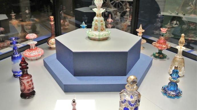 パナソニック汐留美術館で、 『 香りの器  高砂コレクション展 』 をみました。
